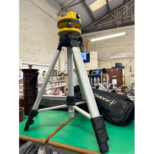 473 - A PROFESSIONAL LASER LEVEL TRIPOD STAND