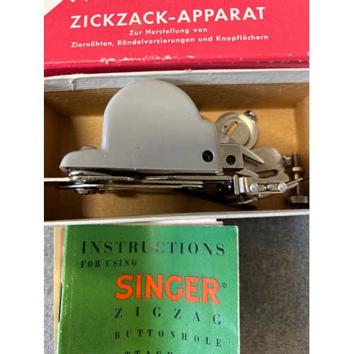 43 - A SINGER SEWING MACHINE ZICKZACK-APPARAT SF 701 ZIGZAG BUTTON HOLE ATTACHMENT WITH INSTRUCTIONS