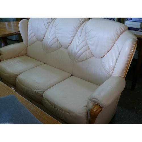 474 - A LOVELY CREAM LEATHER 3 SEATER SOFA WITH CARVED SHOW WOOD TO FRONT OF ARMS PLUS A MATCHING 2 SEATER... 