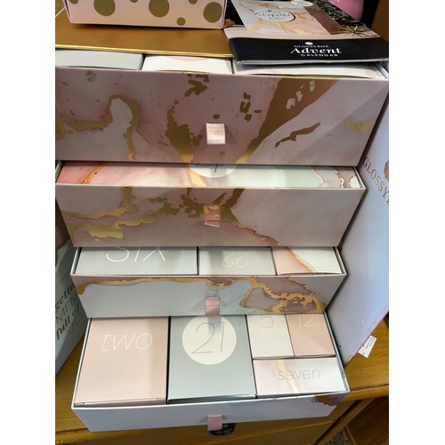 482 - A GORGEOUS GLOSSY BOX ADVENT CALENDAR - WITH ORIGINAL BOXES - SEVERAL WITH ORIGINAL CONTENTS - COSME... 