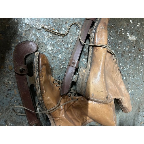 103H - A GOOD BOX OF ANTIQUE & VINTAGE ICE SKATES TO INCLUDE 3 PAIRS OF WOODEN FEN OR WHITTLESEY RUNNERS, T... 