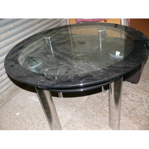 480A - A CONTEMPORY GLASS DINNING TABLE WITH TWO DECKS ON CROME LEGS TABLE MEASURES 43