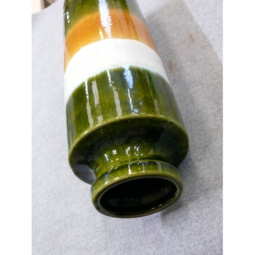 81 - A LOVELY WEST GERMAN GLAZED VASE IN GREEN, WHITE AND MUSTARD