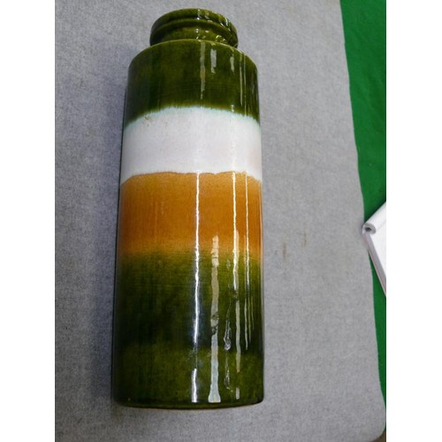 81 - A LOVELY WEST GERMAN GLAZED VASE IN GREEN, WHITE AND MUSTARD