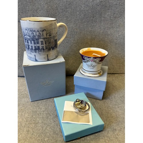 18 - A COLLECTION OF SOUVENIRS OF ALTHORP INCLUDING A LOVELY POT WITH CANDLE, A MUG WITH PICTURE OF THE H... 