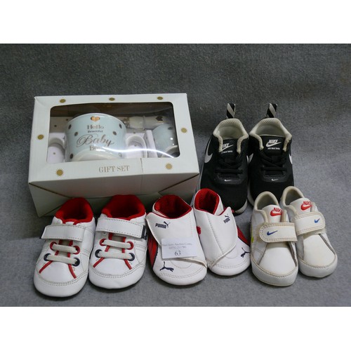 63 - VERY SMALL BRANDED BABY PRAM SHOES TO INCLUDE NIKE, PUMA AND LONSDALE PLUS A BABY BOY BREAKFAST GIFT... 