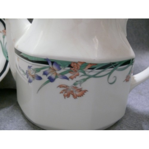 146 - A ROYAL DOULTON JUNO TEAPOT PLUS 2 LARGE SERVING BOWLS AND JUG