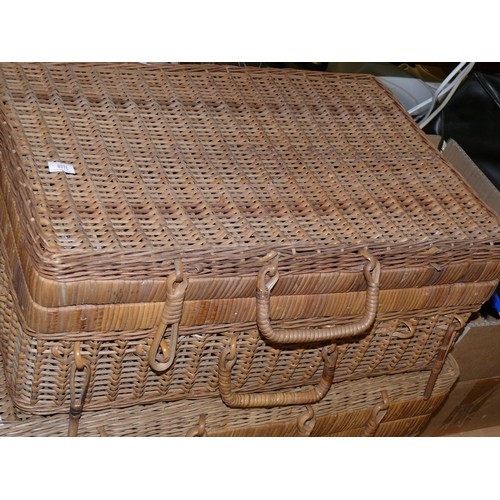 227 - 2 VINTAGE WICKER HAMPER BASKETS. APPEAR GOOD CONDITION WITH PEG FASTENERS.