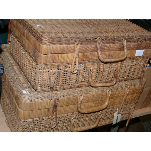 227 - 2 VINTAGE WICKER HAMPER BASKETS. APPEAR GOOD CONDITION WITH PEG FASTENERS.