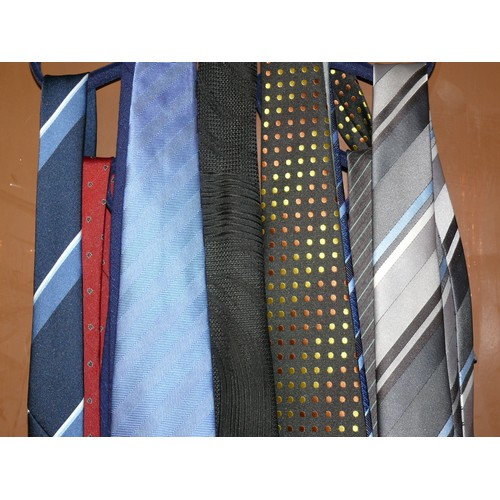 232 - A GOOD SELECTION OF MENS NECK TIES ON A WARDROBE HANGER.