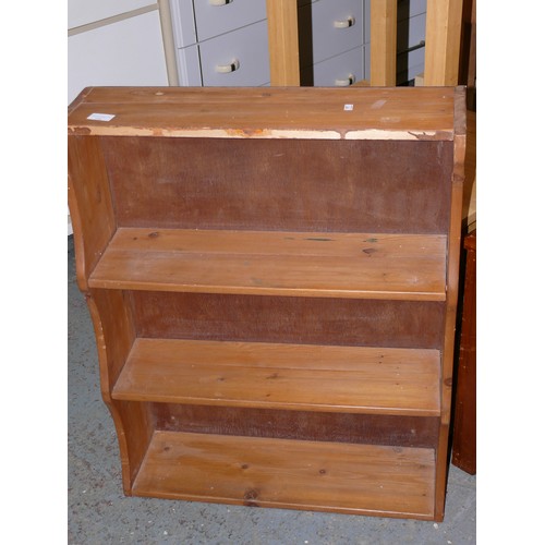 236 - A STURDY PINE BATHROOM LAUNDRY BOX WITH HINGED LID, ALSO A PINE WALL SHELF.