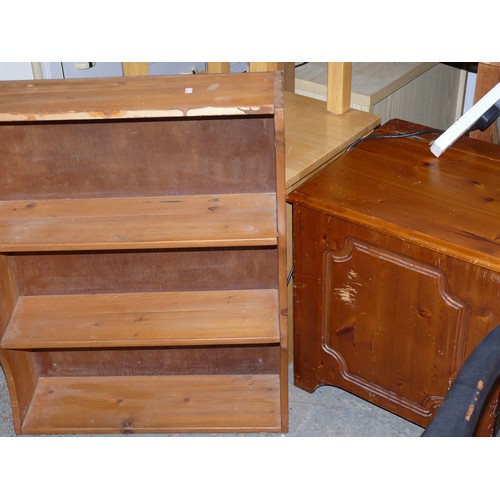 236 - A STURDY PINE BATHROOM LAUNDRY BOX WITH HINGED LID, ALSO A PINE WALL SHELF.