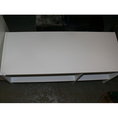 251 - CONTEMPORARY LOW UNIT. WHITE