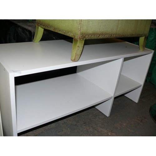 251 - CONTEMPORARY LOW UNIT. WHITE