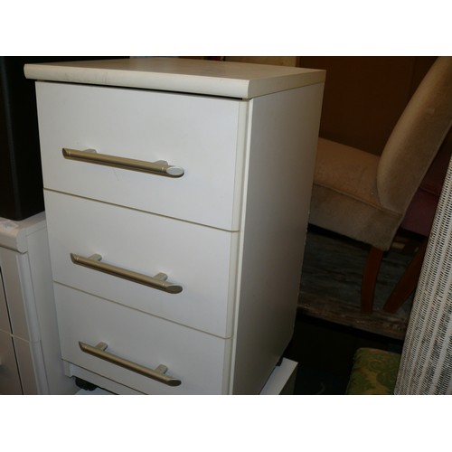 252 - PAIR OF CONTEMPORARY 3-DRAWER BEDSIDES. WHITE WITH BRUSHED CHROME BAR HANDLES.