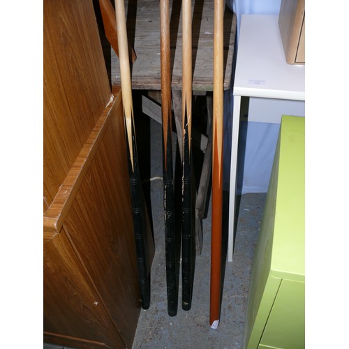 262 - 4 X SNOOKER CUES