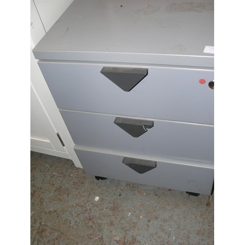 270 - 3 DRAWER FILING CABINET IN BATTLESHIP GREY. WITH CONTEMPORARY TRIANGULAR HANDLES.