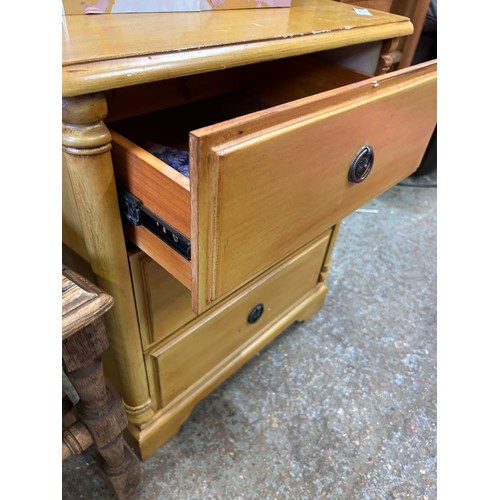 294C - SMALL 3 DRAWER CHEST OF DRAWERS WITH COLUMN FRONT CORNERS- ONE DRAWER NEEDS REPAIR