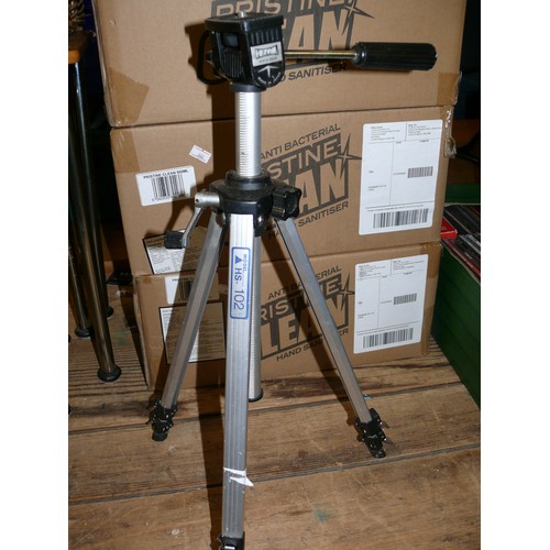 305 - SMALL TRIPOD. HEIWA. HS 102.