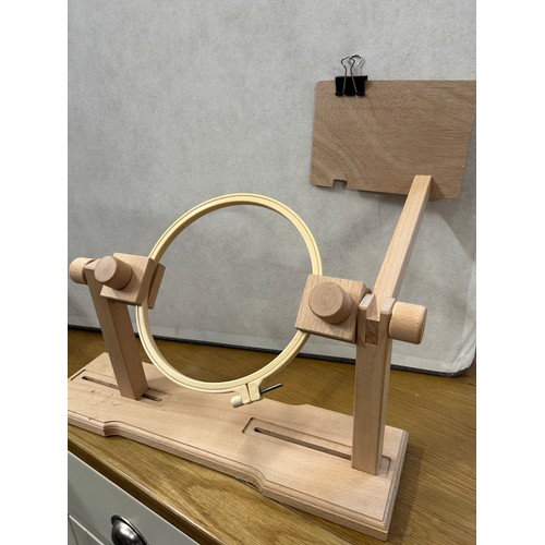 347 - EMBROIDERY AID HOOP HOLDER/STAND. WOODEN & ADJUSTABLE.