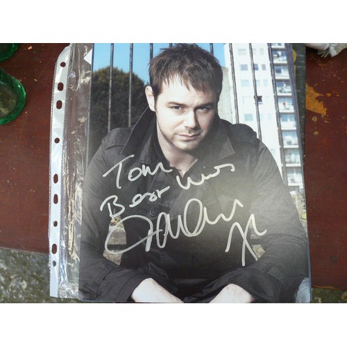 367 - DANNY DYER AUTOBIOGRAPHY 'STRAIGHT UP' HARDBACK, AND A SIGNED PHOTOGRAPH.