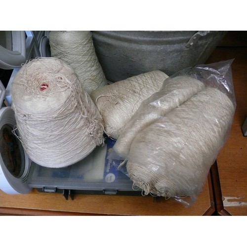 382 - 4 X LARGE INDUSTRIAL SPOOLS OF THREAD/TWINE, TOGETHER WITH A HOBBY BOX WITH SEWING CONTENTS.