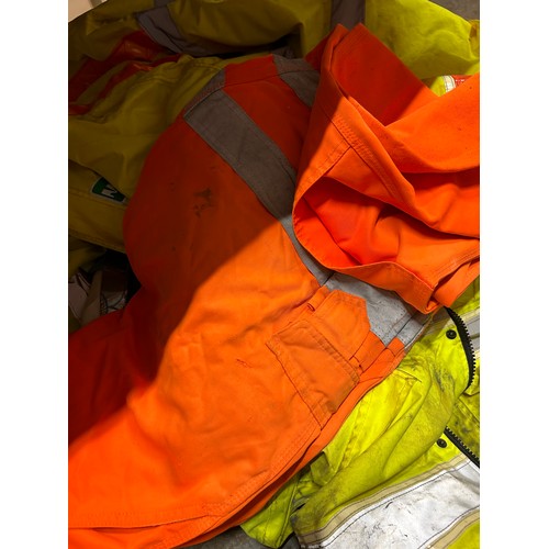 460C - BOX OF MANY HIGH VIZ JACKETS & TROUSERS IN YELLOW AND ORANGE