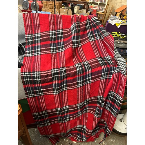 461 - A VERY NICE LARGE DOUBLE SIDED SCARF WITH RED TARTAN AND BLACK & WHITE CHECK PLUS A BLACK & WHITE TA... 