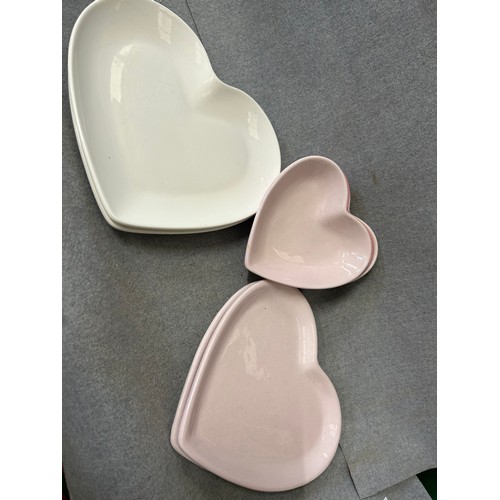 463 - PINK AND WHITE HEART SHAPED BOWLS AND PLATES