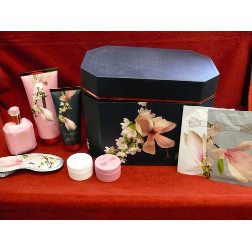 67 - A VERY NICE LARGE TED BAKER GIFT SET, APPEARS NEW