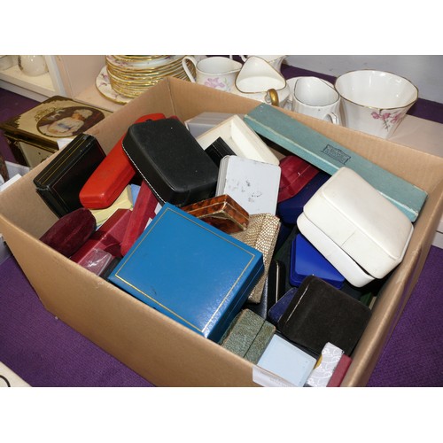 69 - A LARGE BOX OF VARIOUS SIZE JEWELLERY BOXES, MOSTLY VINTAGE