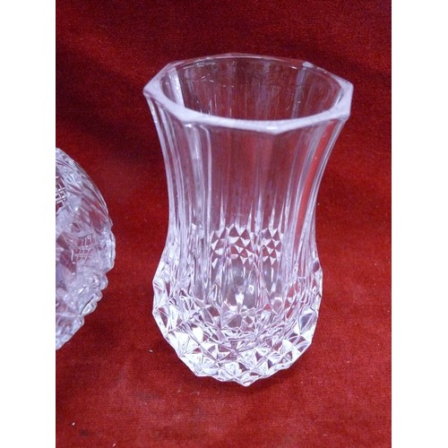 76 - 5 PIECES OF BEAUTIFUL CRYSTAL TO INCLUDE A PRESERVE POT, VASES, DISHES ETC