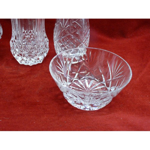 76 - 5 PIECES OF BEAUTIFUL CRYSTAL TO INCLUDE A PRESERVE POT, VASES, DISHES ETC