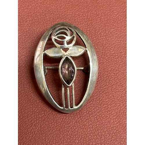 24 - A VINTAGE SILVER ART NOUVEAU MACKINTOSH KIT HEATH SCOTTISH BROOCH WITH AMETHYST STONE