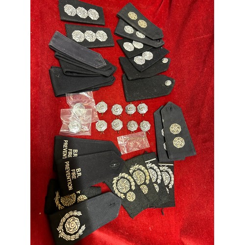 18 - A COLLECTION OF BRITISH RAIL FIRE OFFICERS PLUS EPAULETTES FOR THE SAME