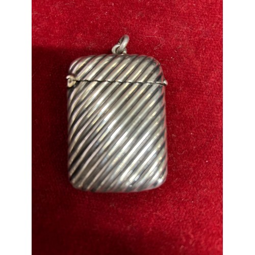 29 - A SILVER METAL VESTA CASE FOB WELL MADE WITH A FINE PARALLEL HATCHING PATTERN