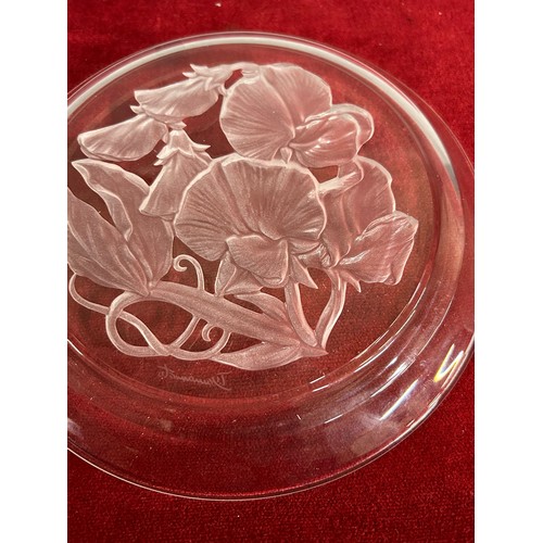 6 - A beautiful heavy crystal dish etched with design of sweet peas by Crystal Hoya Japan, signed piece