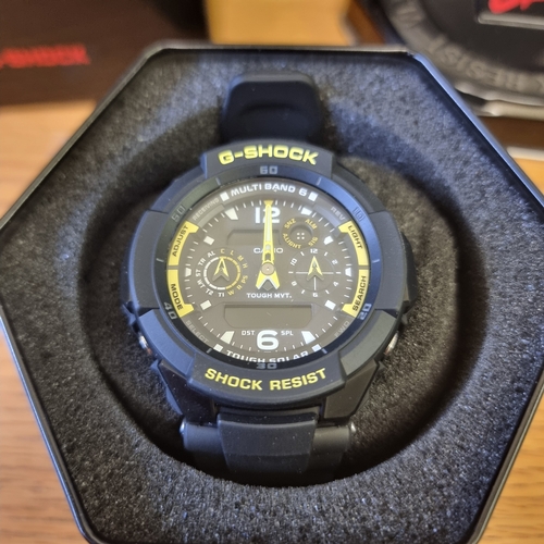 40A - W.R.20 G-SHOCK WATCH BLACK WITH YELLOE DETAIL IN METAL CASE WITH INSTRUCTIONS MP-MGSA5-1