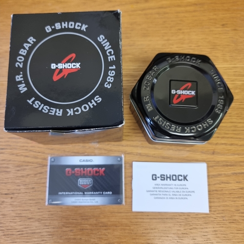 40A - W.R.20 G-SHOCK WATCH BLACK WITH YELLOE DETAIL IN METAL CASE WITH INSTRUCTIONS MP-MGSA5-1