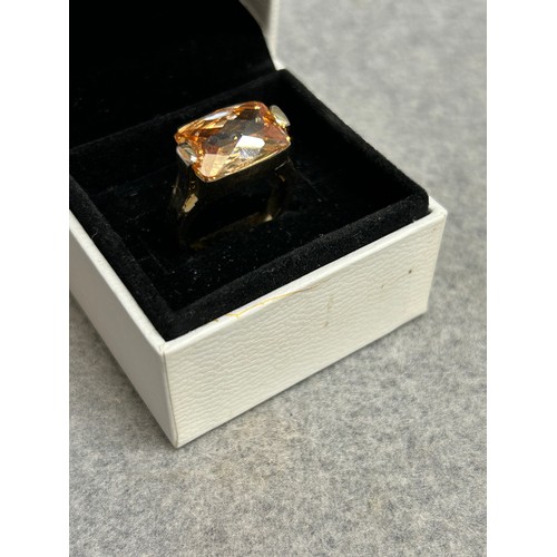 23 - A LOVELY RING WITH LARGE CITRINE COLOUR STONE GOLD PLATED SIZE P GIFT BOX