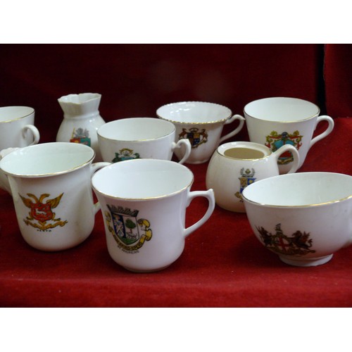 96 - COLLECTION OF LARGER CRESTWARE TO INCLUDE GOSS IN THE STYLES OF TEACUPS, CANDLE HOLDERS, VASES, TRIN... 