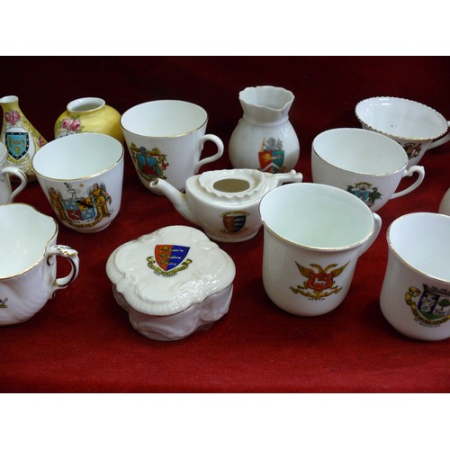 96 - COLLECTION OF LARGER CRESTWARE TO INCLUDE GOSS IN THE STYLES OF TEACUPS, CANDLE HOLDERS, VASES, TRIN... 