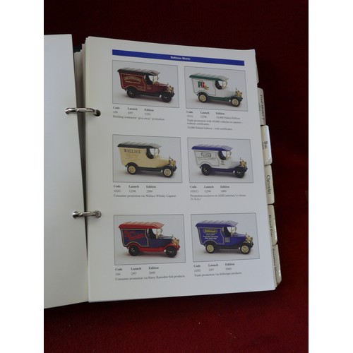 102 - OXFORD DIECAST COLLECTORS CATALOGUE & GUIDE, A MUST FOR ANY COLLECTOR