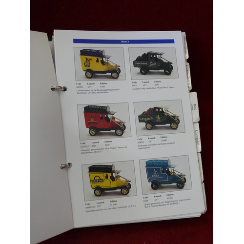 102 - OXFORD DIECAST COLLECTORS CATALOGUE & GUIDE, A MUST FOR ANY COLLECTOR