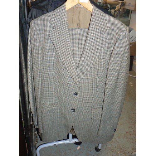 171 - GENTS 100% WOOL SUIT BY DUNN & CO