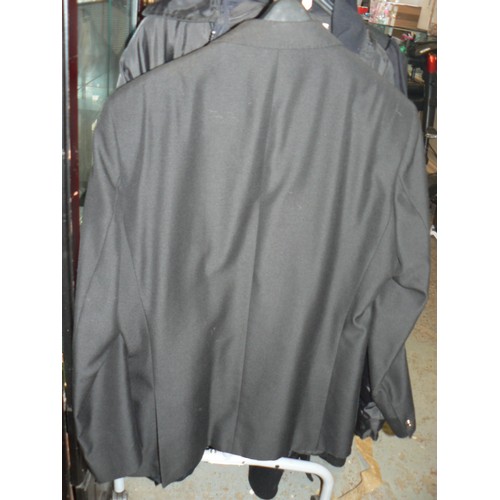 179 - GENTS BLACK JACKET 40