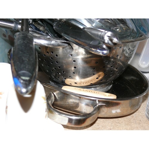 221B - KITCHENALIA LOT, INCLUDES PROCOOK TITANIUM COOK POT, PYREX, STAINLESS ITEMS ETC