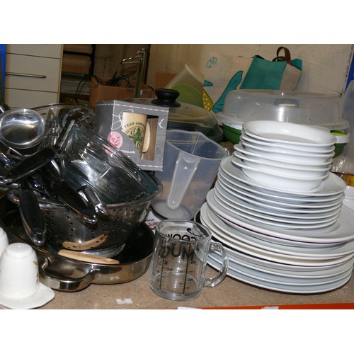 221B - KITCHENALIA LOT, INCLUDES PROCOOK TITANIUM COOK POT, PYREX, STAINLESS ITEMS ETC