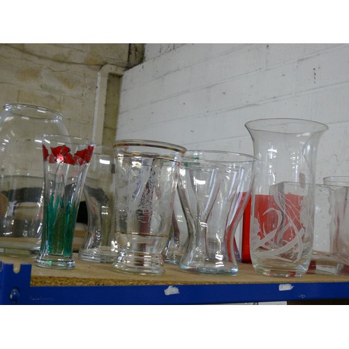 221E - COLLECTION OF GLASS VASES.