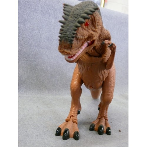 230 - LARGE DINOSAUR-RAPTOR. MOVING PARTS. BY DRAGON TOYS [BATTERY]